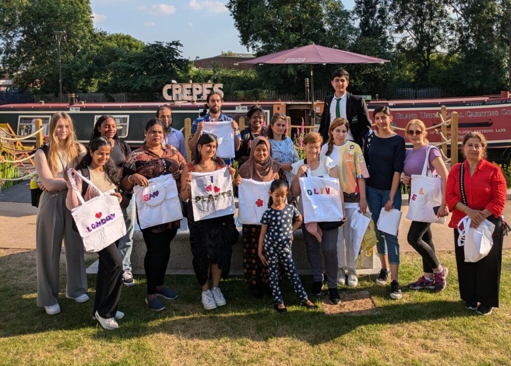 children attending an art club run by non-profit We Restart